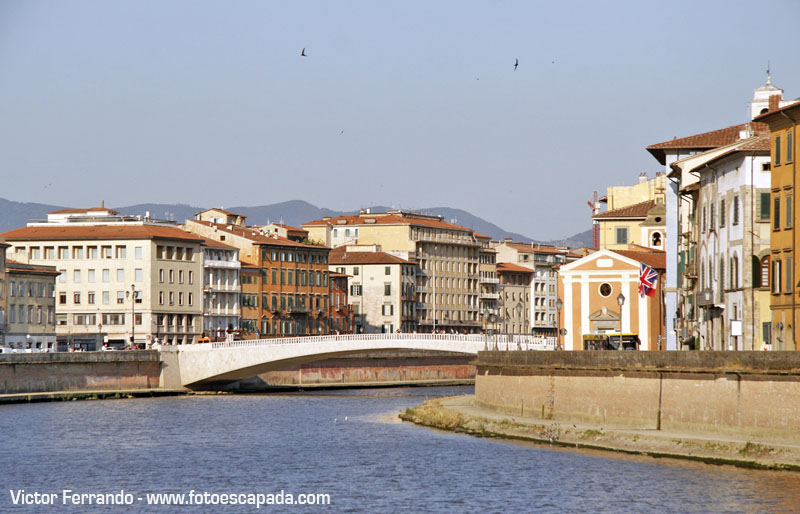 La orilla del Rio Arno en Pisa