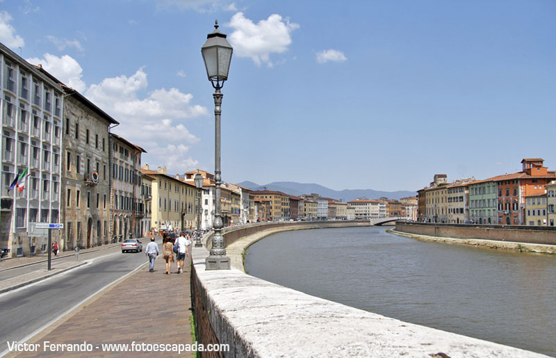 La orilla del Rio Arno en Pisa