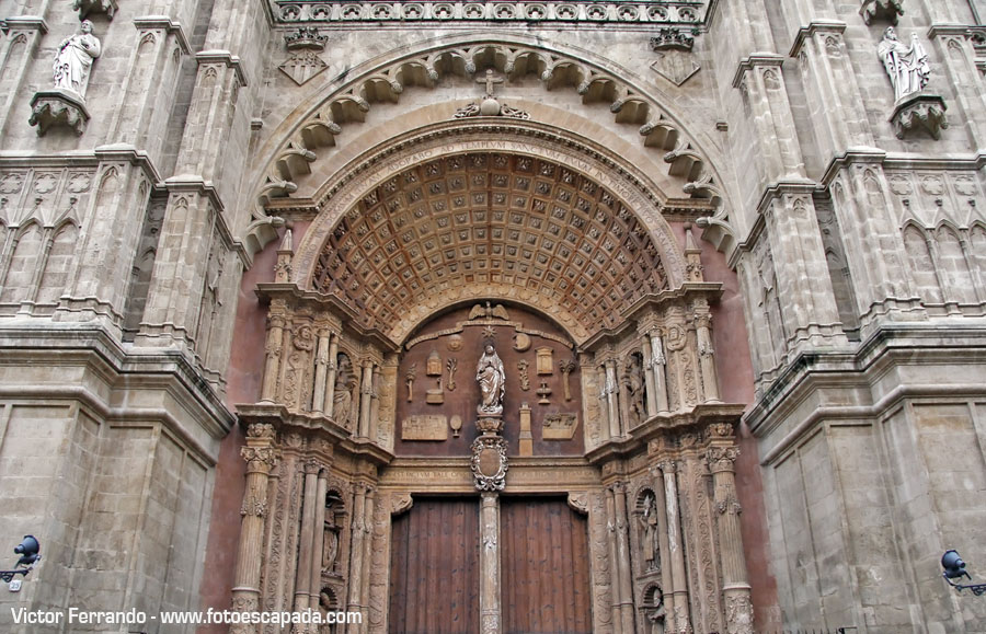 Puerta de la atedral de Palma de Mallorca