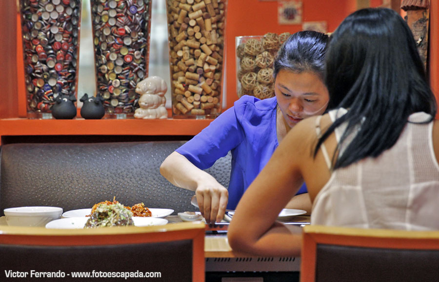 Chicas orientales comiendo en Restaurante Maru Madrid