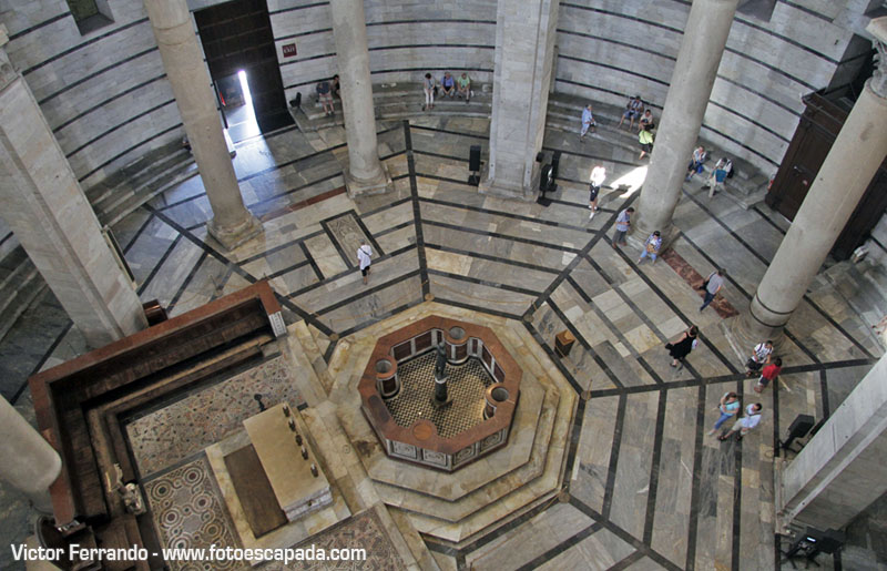 Interior del Baptisterio de Pisa