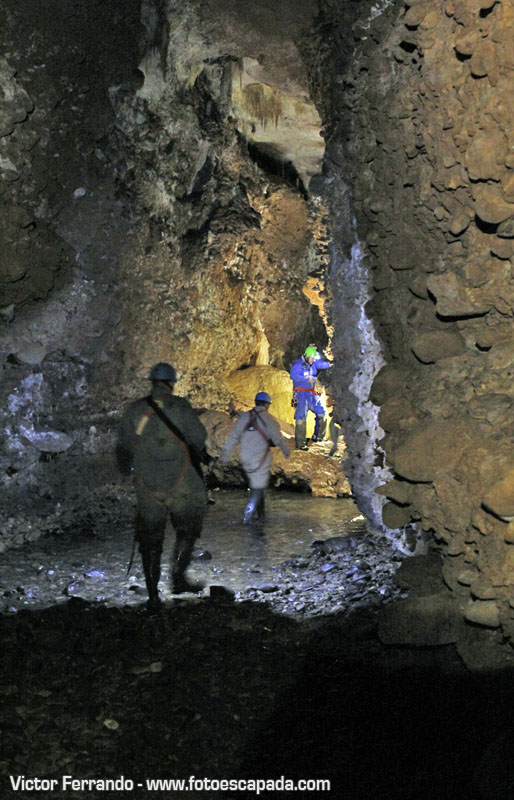 Espeleología en la Cueva de Fuentemolinos