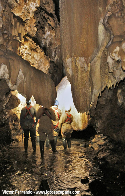 Espeleología en la Cueva de Fuentemolinos