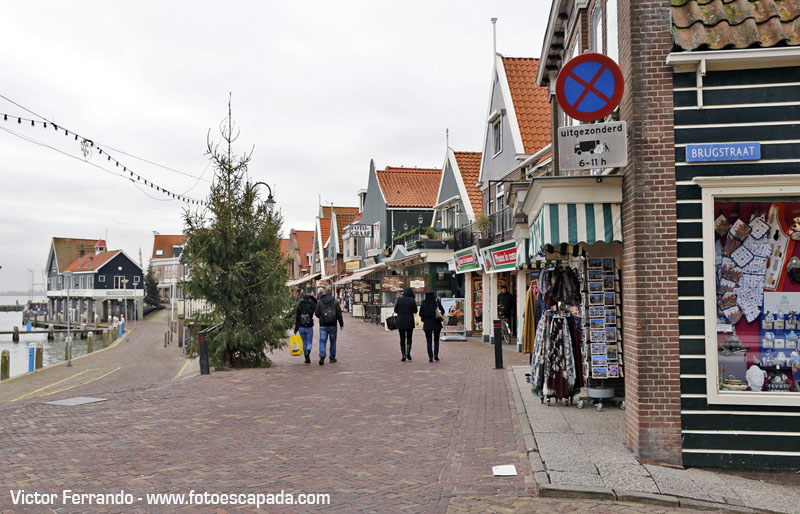 Paseando por el puerto de Volendam