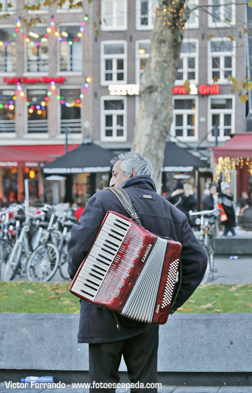 Músico callejero en Ámsterdam